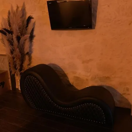 Le Lovy , Studio Independant Avec Jacuzzi Cubnezais Exterior foto